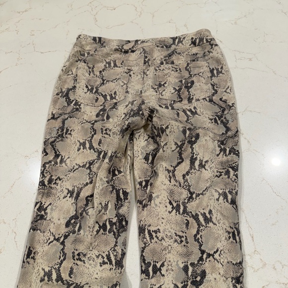 Chicos Pull on Jegging Snake Print Women's Pants Size .5 - Picture 7 of 11